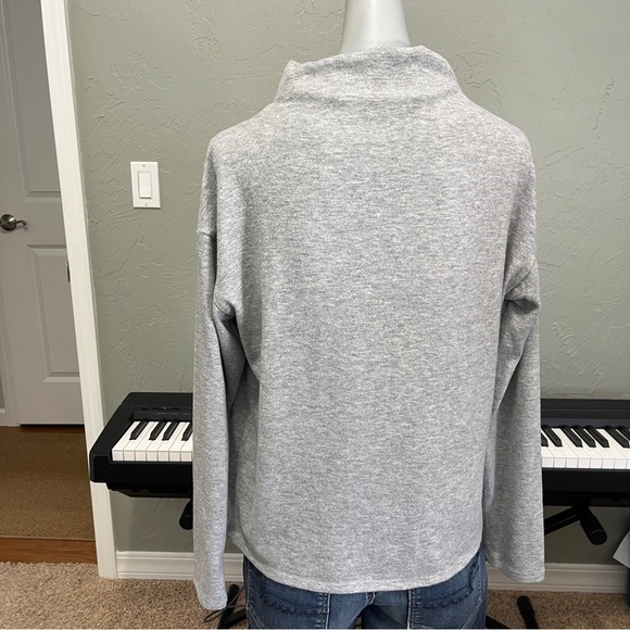 Vera Wang Simply Vera Size Medium Tie Front Gray Sweater Mock Turtleneck Top - Picture 14 of 14